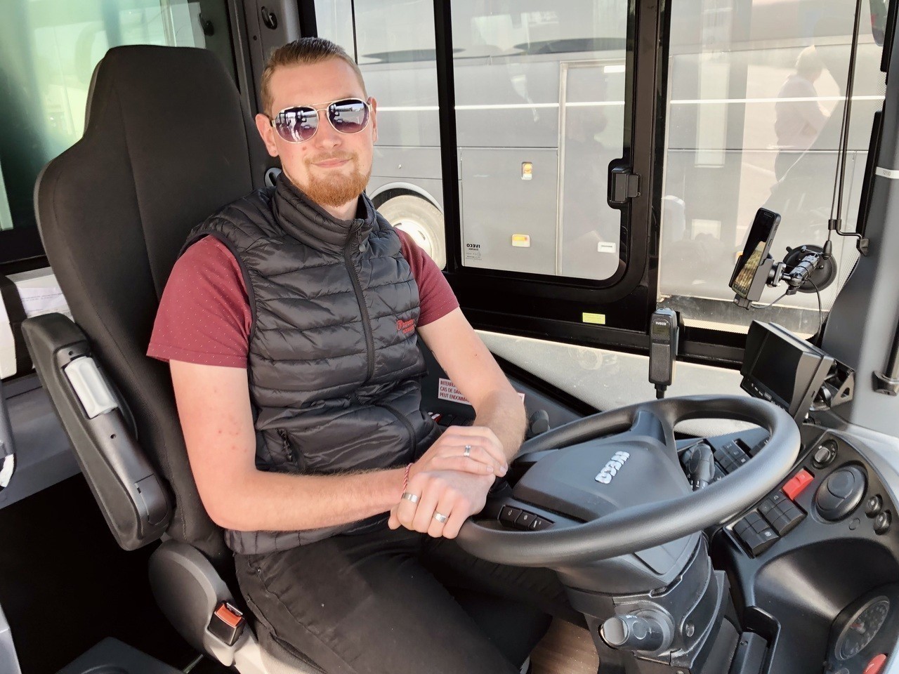 Fiche métier : Conducteur de bus scolaire – Un métier essentiel au quotidien